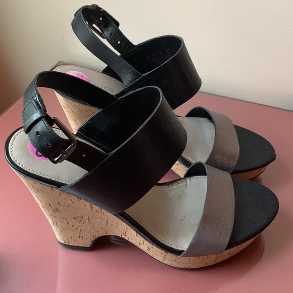 Women's Franco Sarto, Gardenia High Heel Wedge Sandals 8.5 Black & Silver - Picture 3 of 6